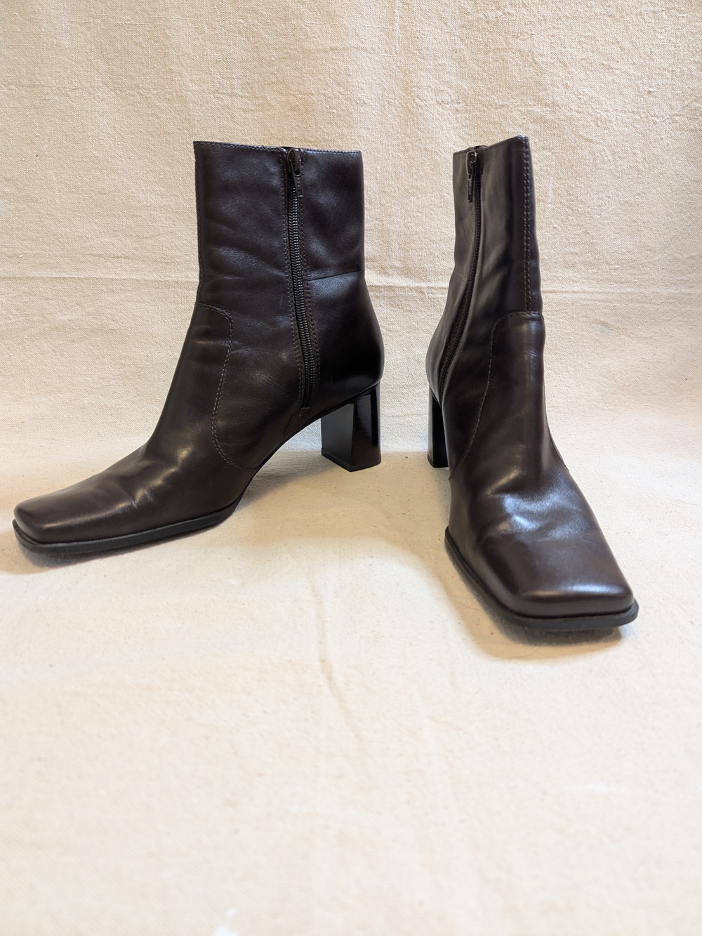 Vintage 90s Capezio Brown Square-Toe Mid-Heel Ankle Boots